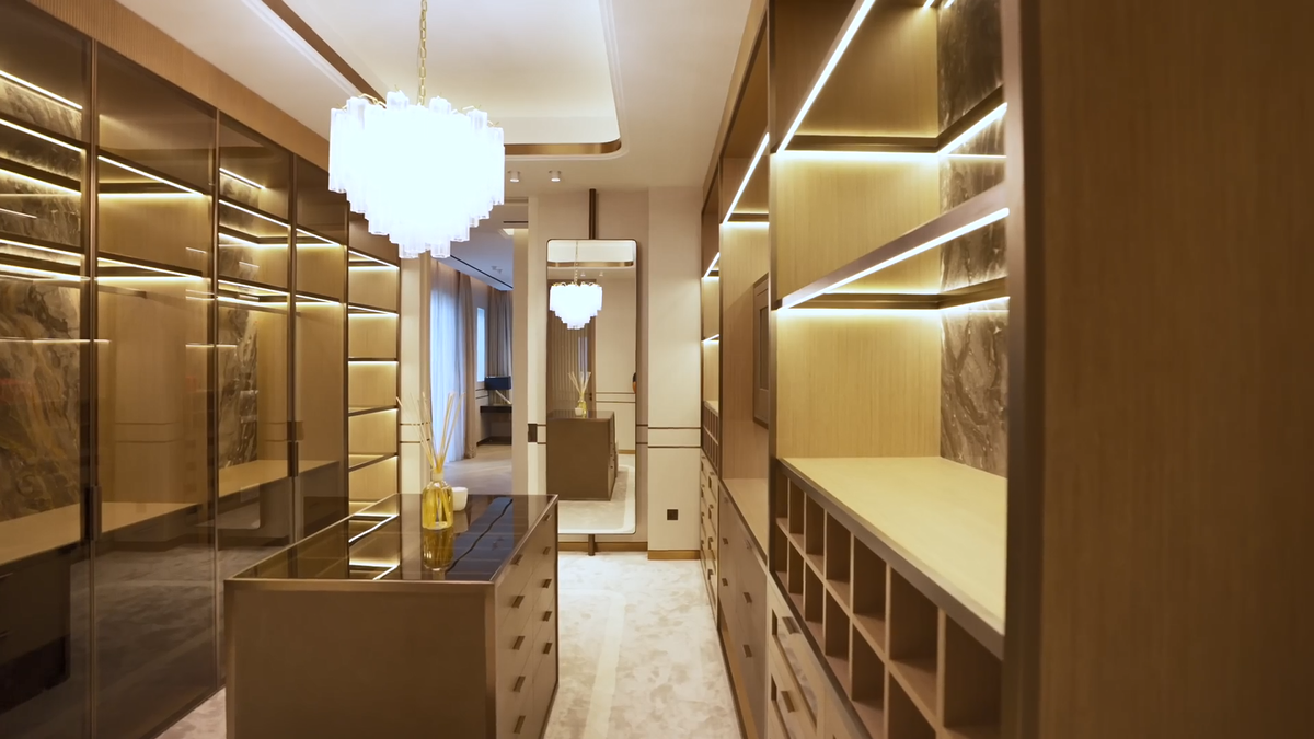 Walk-in Wardrobes for Luxury Villa