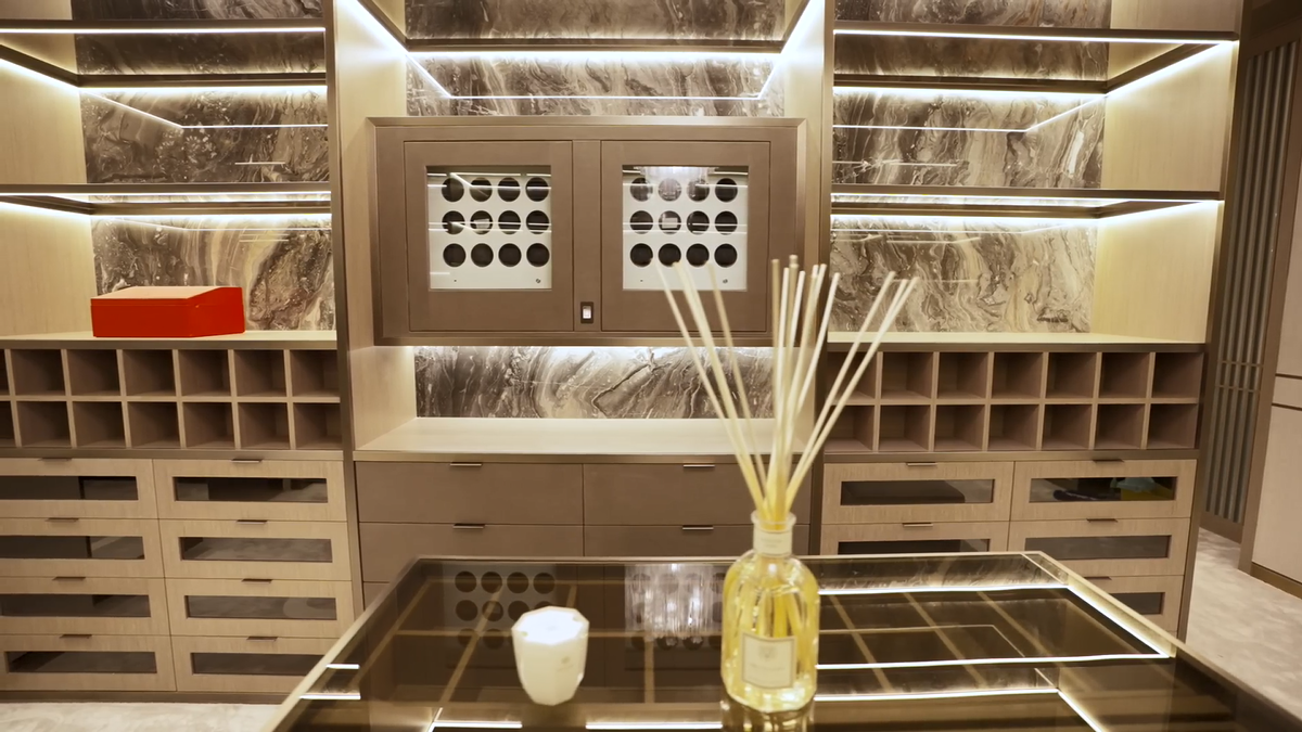 Walk-in Wardrobes for Luxury Villa